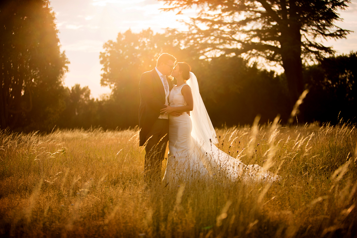 golden hour couples kissing at hedsor house